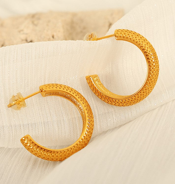 TEXTURED GOLD HOOP EARRINGS